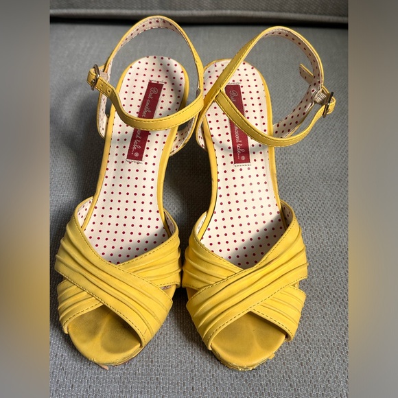 B.A.I.T. Vintage Inspired Heels YELLOW
Size 7.5 - Picture 5 of 7